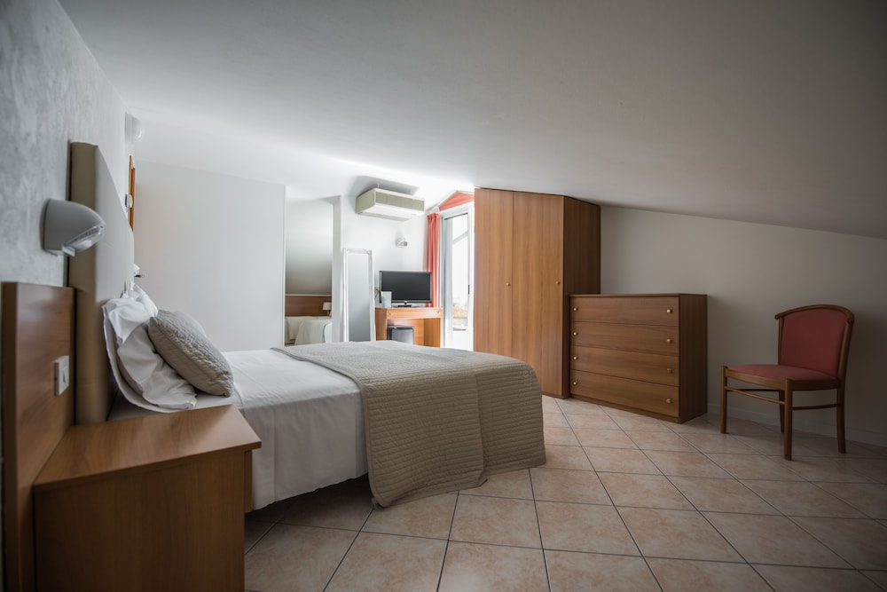 Hotel Touring 19/48