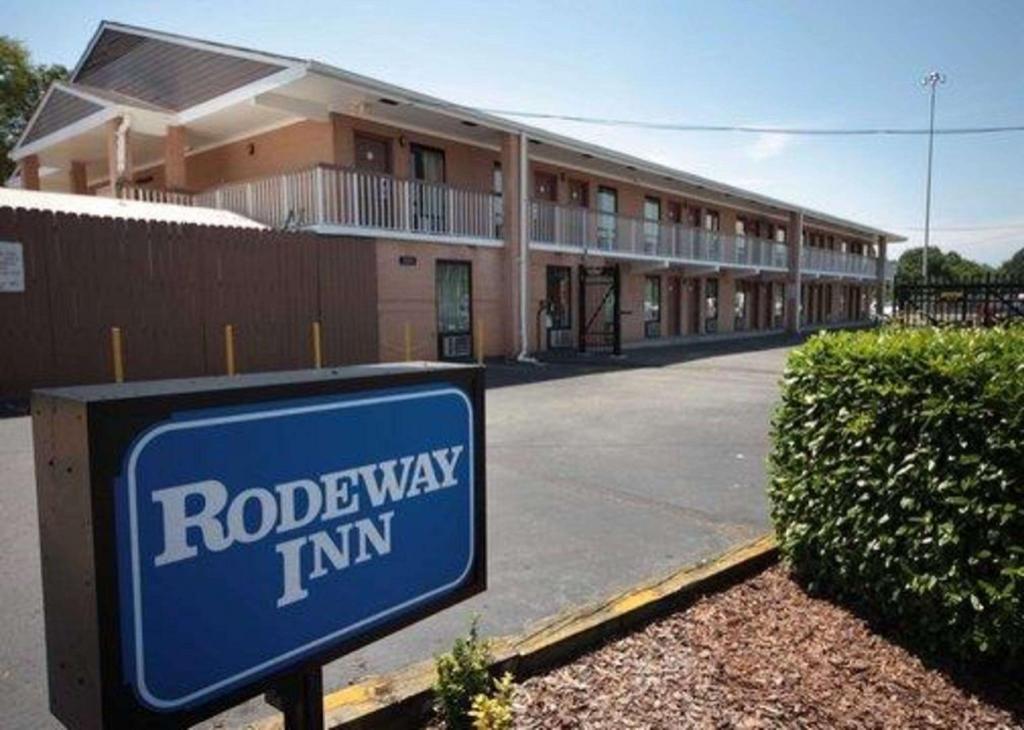 Rodeway Inn Charlotte North End secondary