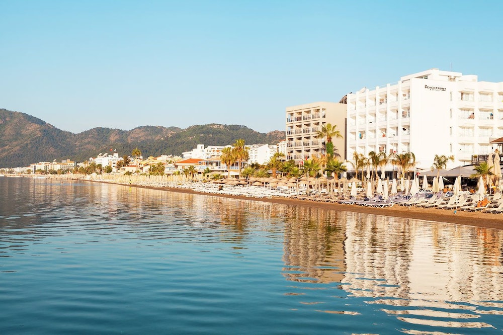 The Beachfront Hotel - Adults Only +16 38/49