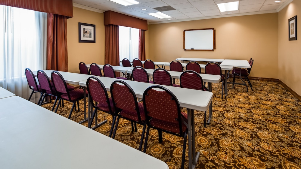 Best Western Plus Hobby Airport Inn and Suites 42/58