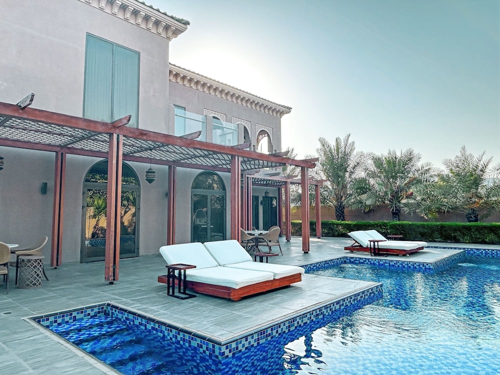 Royal Saray Resort 7/67