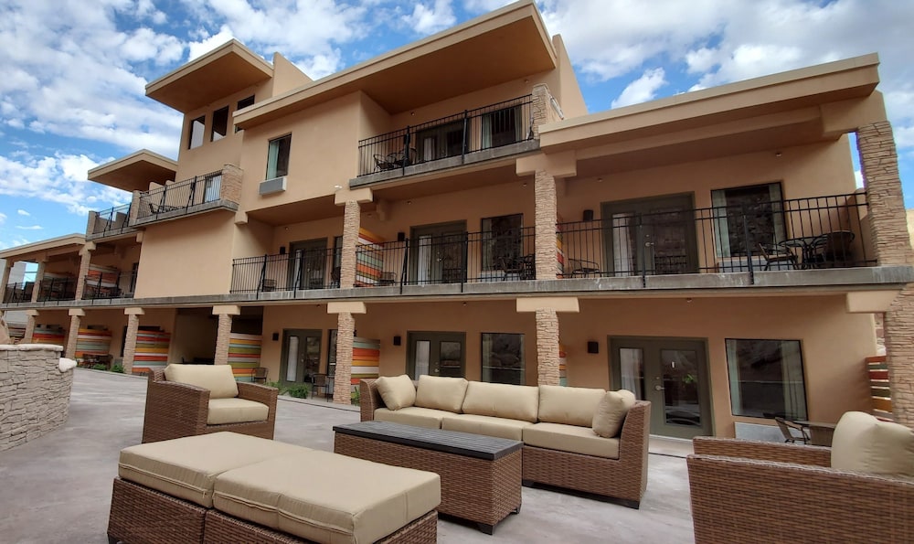 Bluff Dwellings Resort 1/67
