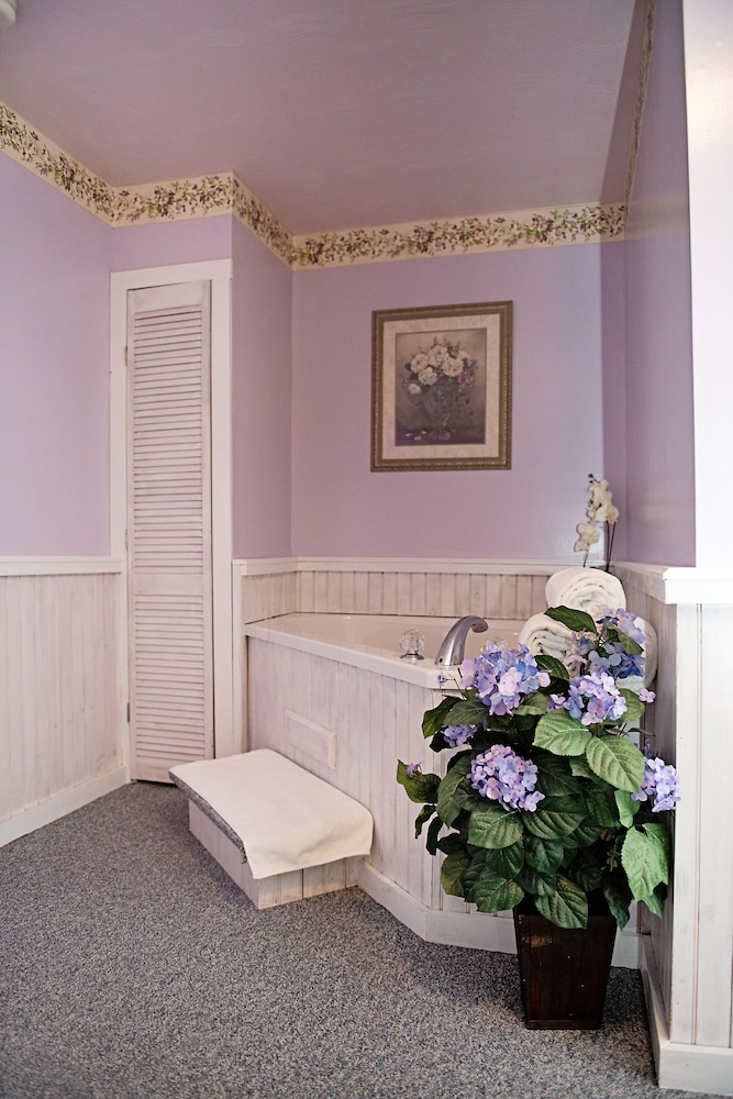 Berry Patch Bed and Breakfast 7/50