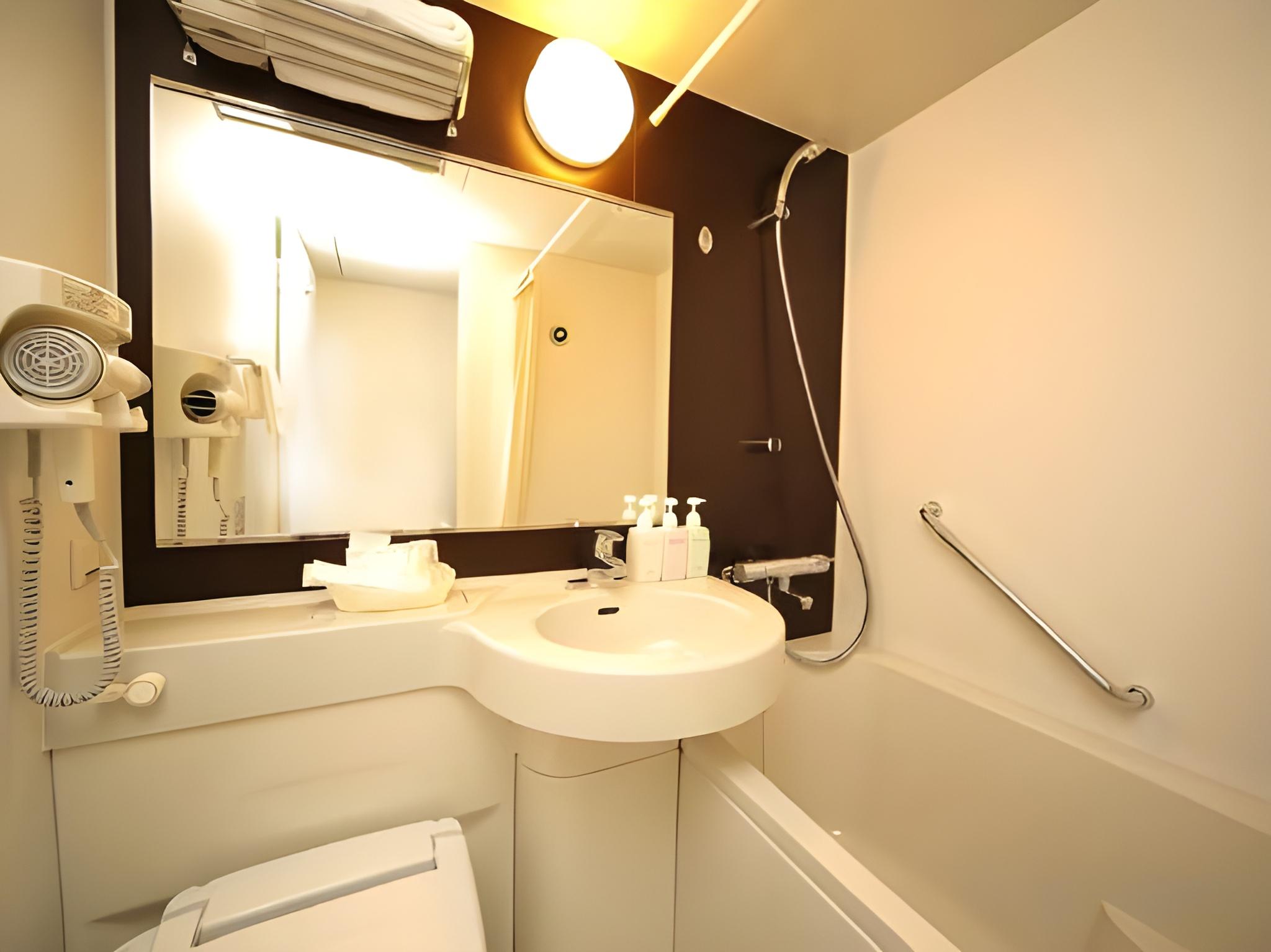 Room, Triple, Twin Beds, Sofa