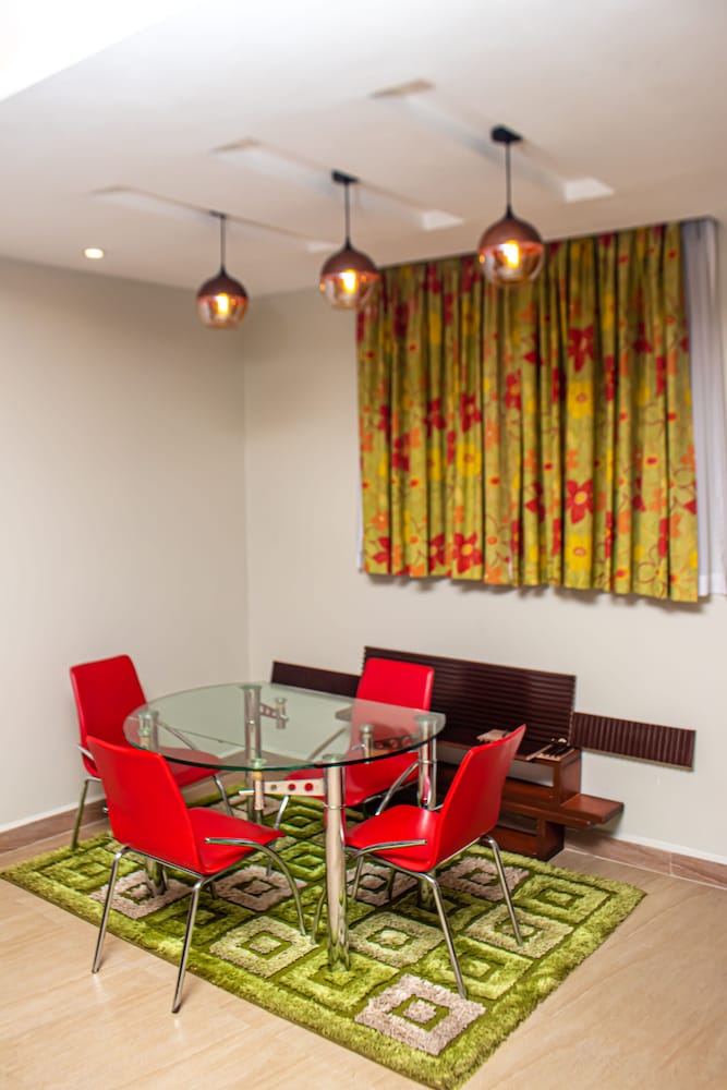 Royal Suites 37/47
