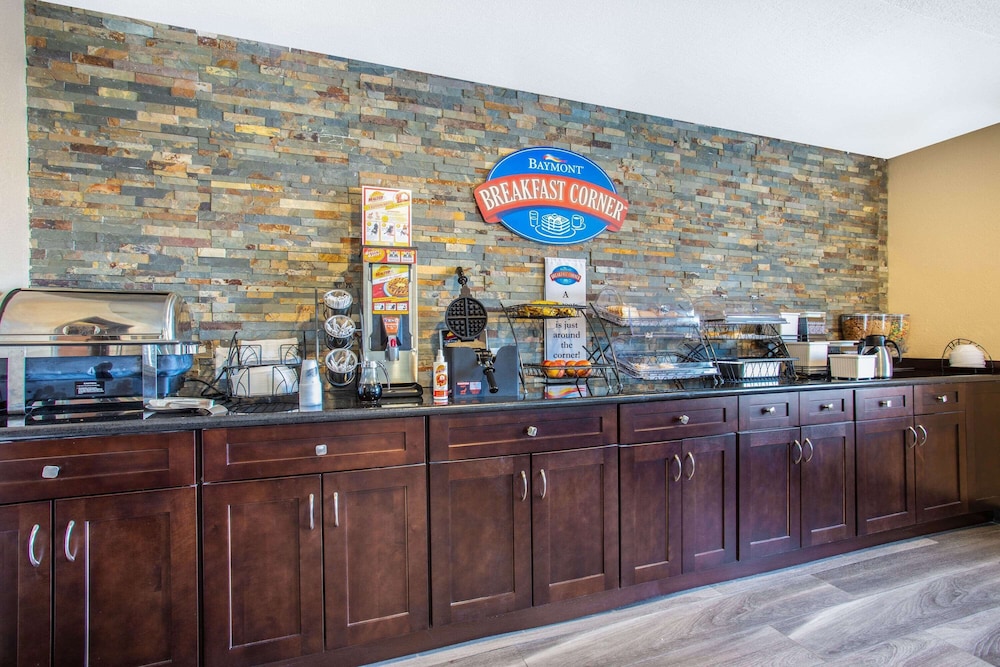 Baymont By Wyndham Joliet 2/50