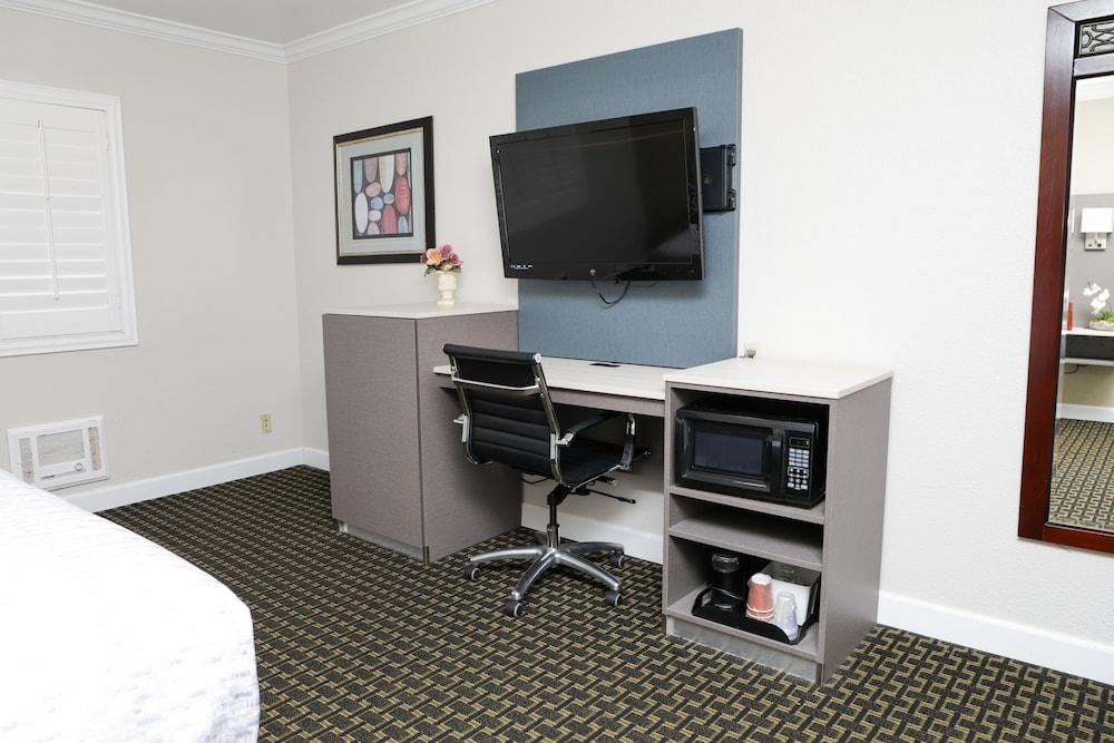 Sea Breeze Inn 47/64