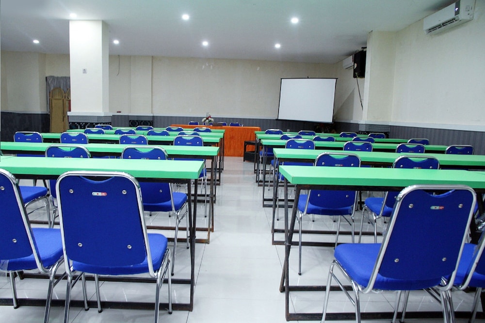 Oyo 920 Gajah Mada Hotel 32/35