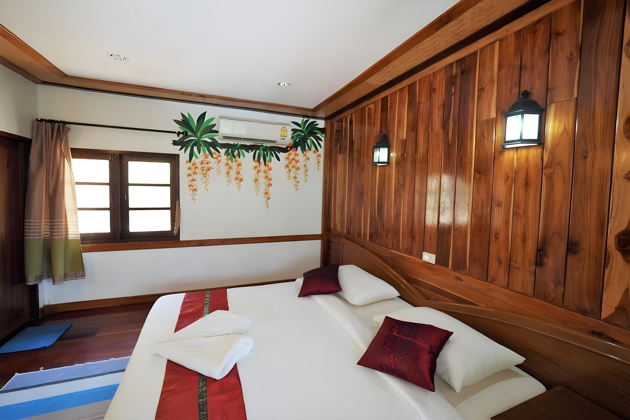 DELUXE, MOUNTAIN AND RIVER VIEW