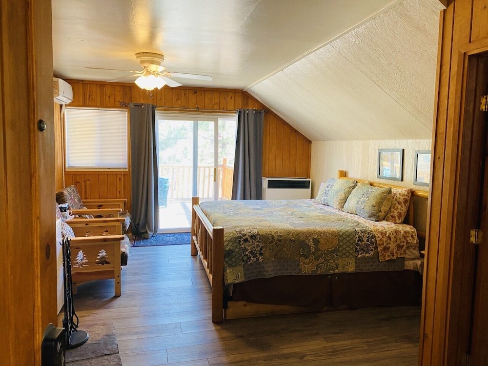 Motel, Economy, King Bed, Mountain View, Private Bathroom, Balcony