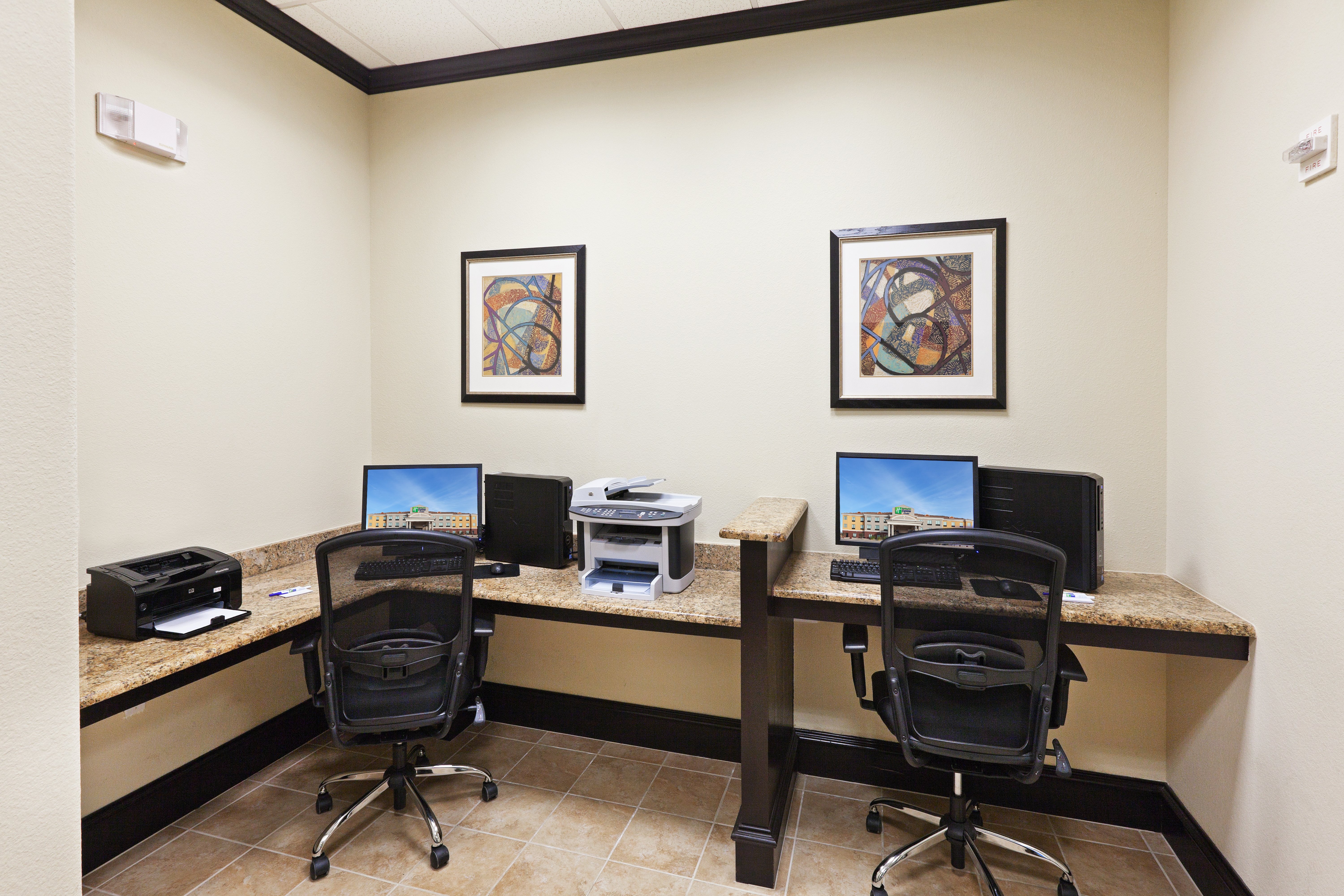 Holiday Inn Express Suites Brownfield 50/54