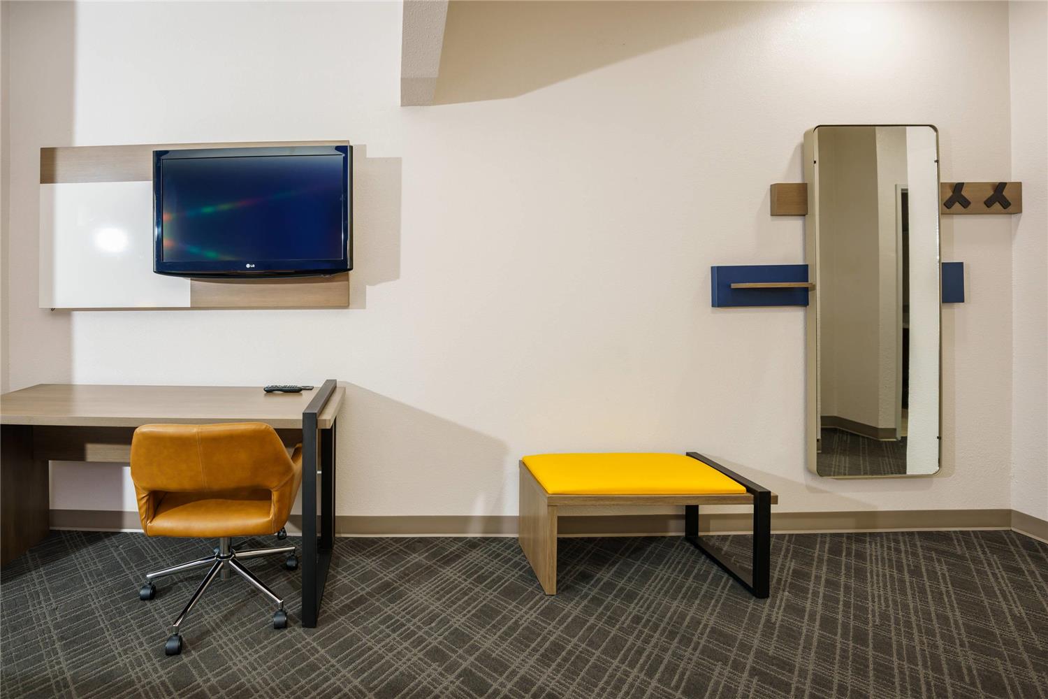 Comfort Suites University Drive, College Station, TX 35/41
