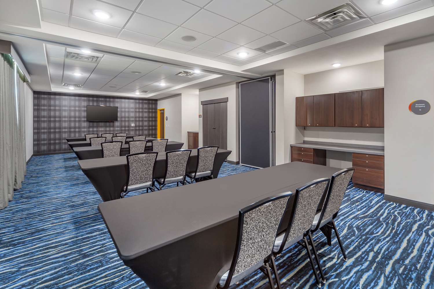 Glo Best Western Dawley Farms In Sioux Falls 40/47
