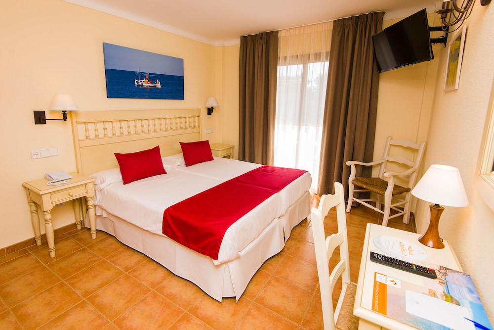 Room, Twin Beds, Balcony, Hotel Bell Port 2/4