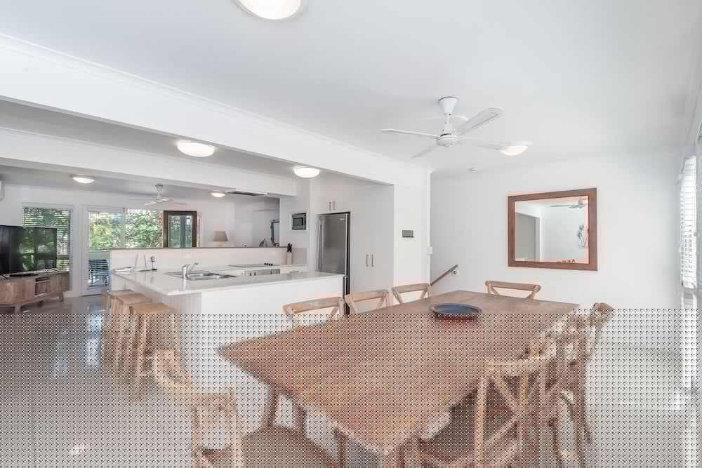 NOOSA OUTRIGGER BEACH RESORT 63/73