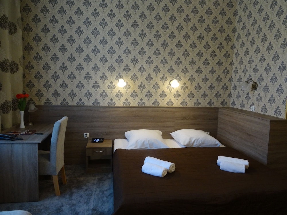 Maksymilian Hotel 34/70