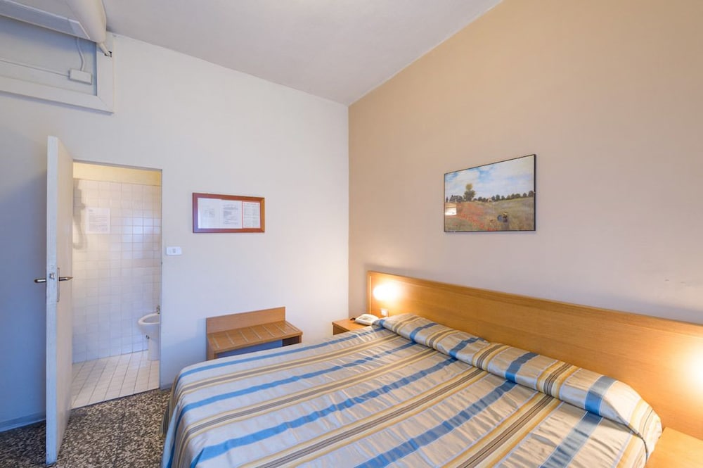 ROOM, TRIPLE, 3 BEDS