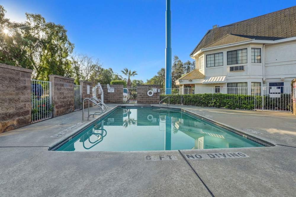 Motel6 Fresno, CA - Belmont Ave 30/39