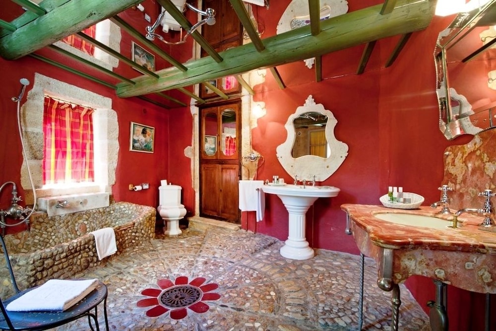 Hostellerie Le Castellas 23/46