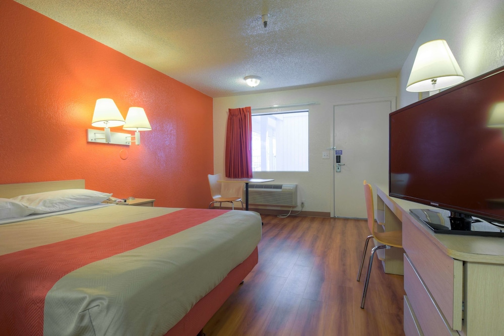 Motel6 Santa Ana, CA 19/53