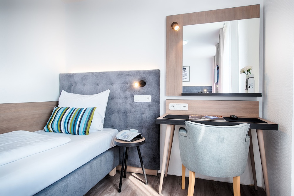 Home Hotel 6/59