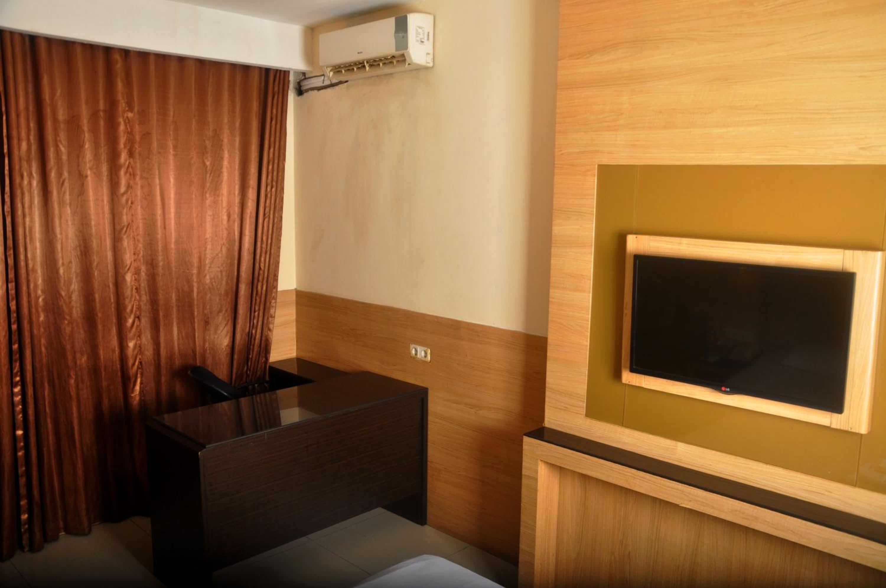 Penthouse Hotel 50/60