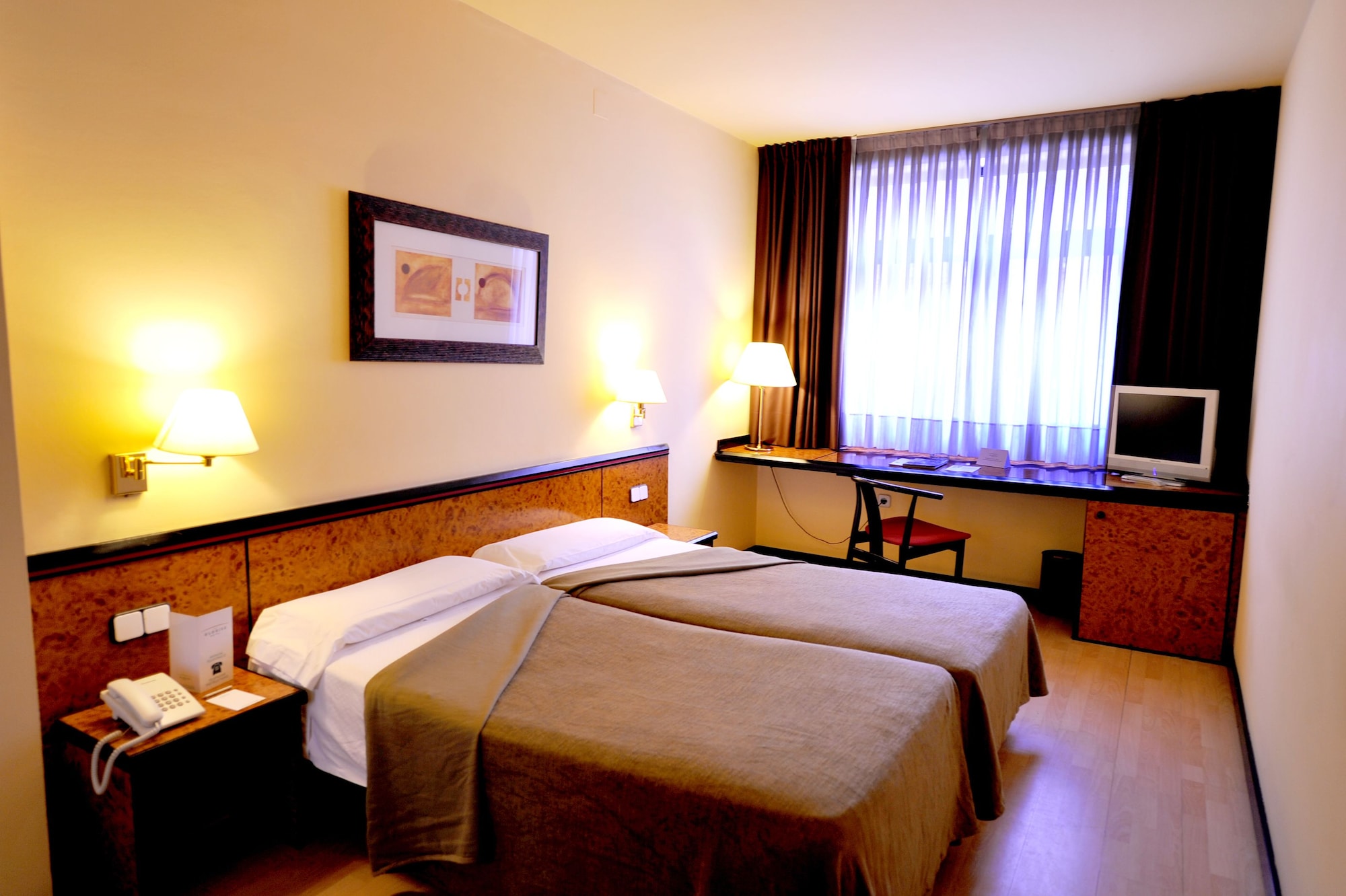 ROOM, SINGLE