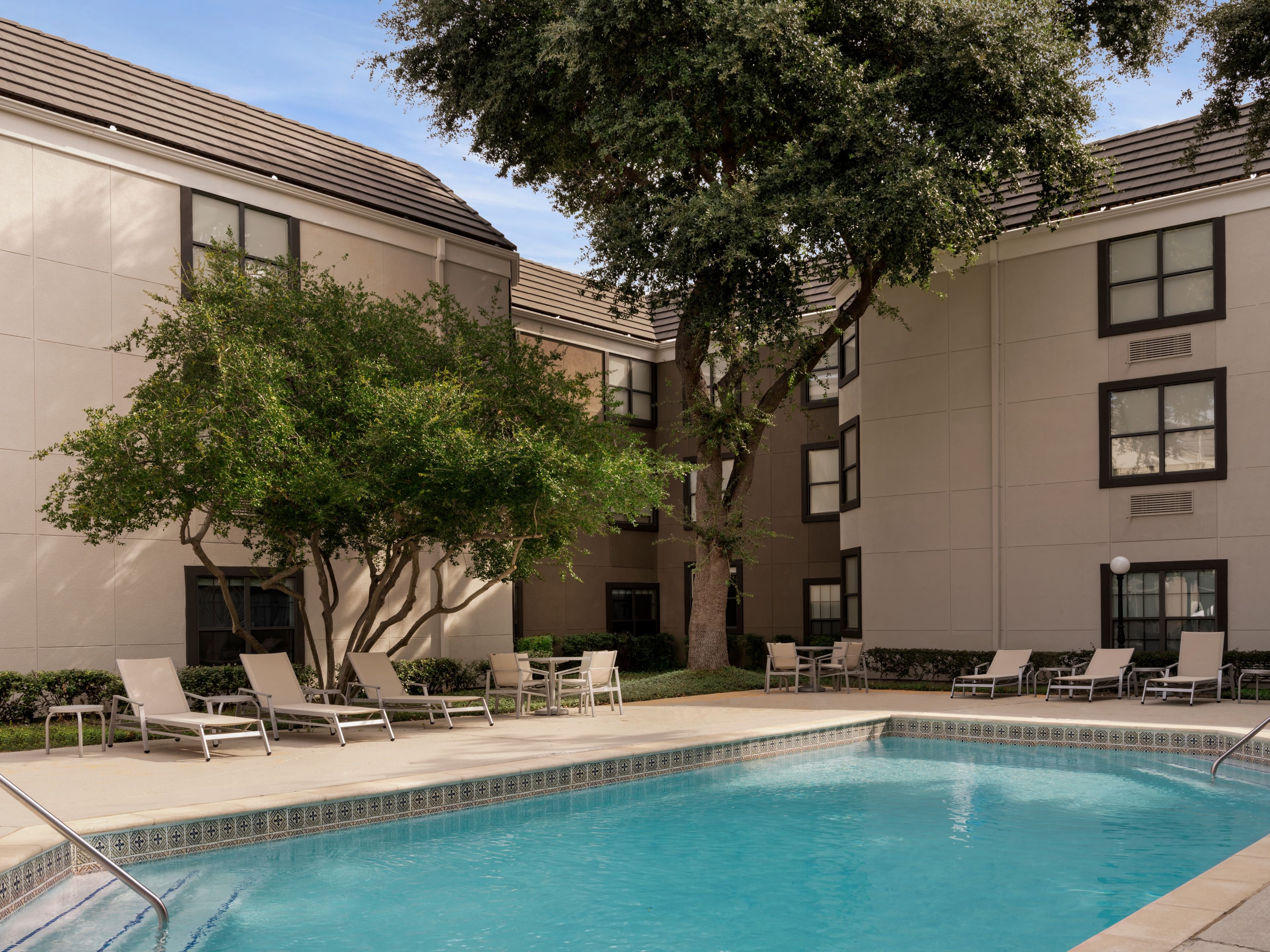 Holiday Inn Express & Suites Irving DFW Airport North by IHG 16/17