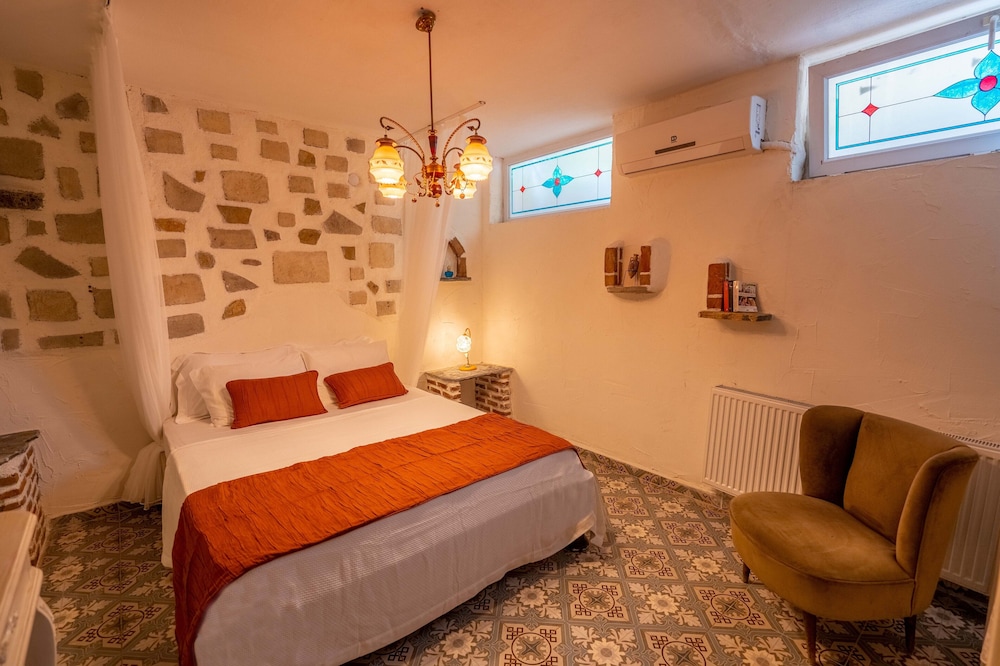 Cunda Battalos Kucuk Otel 4/50