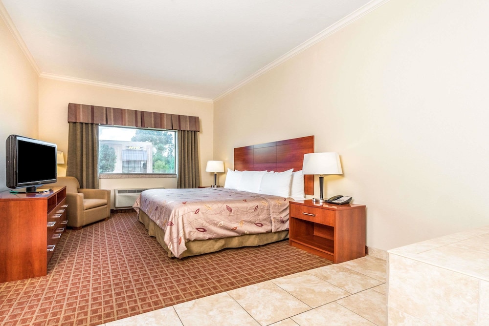 Ramada By Wyndham College Station 15/55