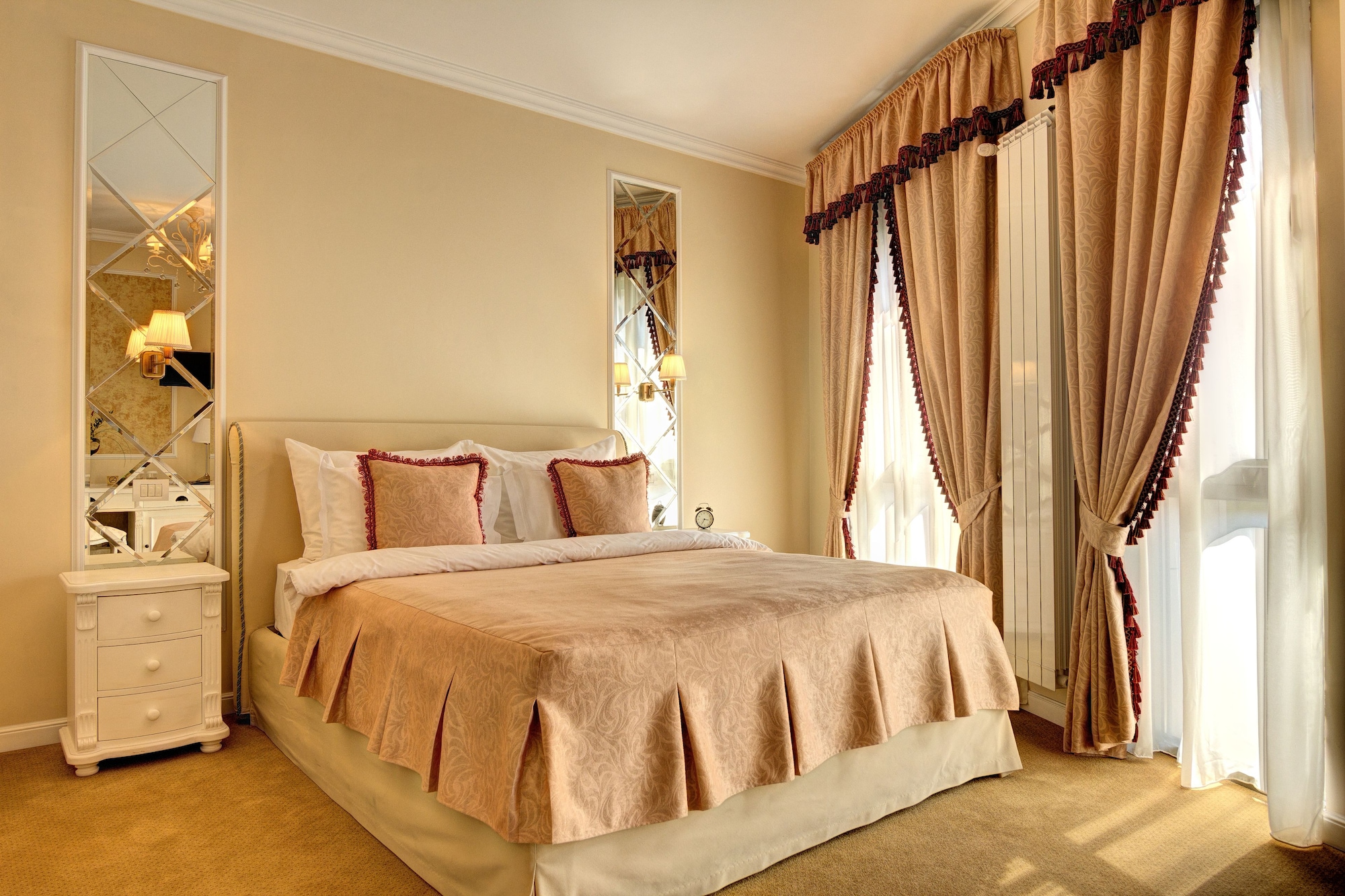 STANDARD, DOUBLE BED, CITY VIEW