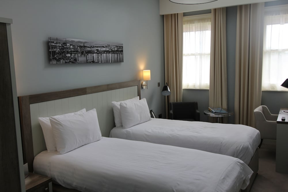 Yarrow Hotel 9/53