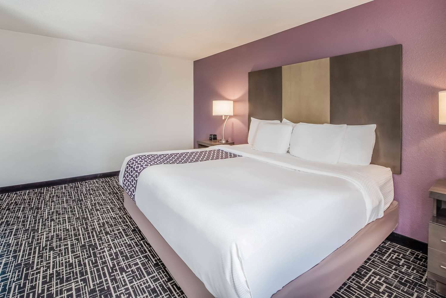 La Quinta Inn & Suites by Wyndham Fairborn Wright-Patterson 11/50