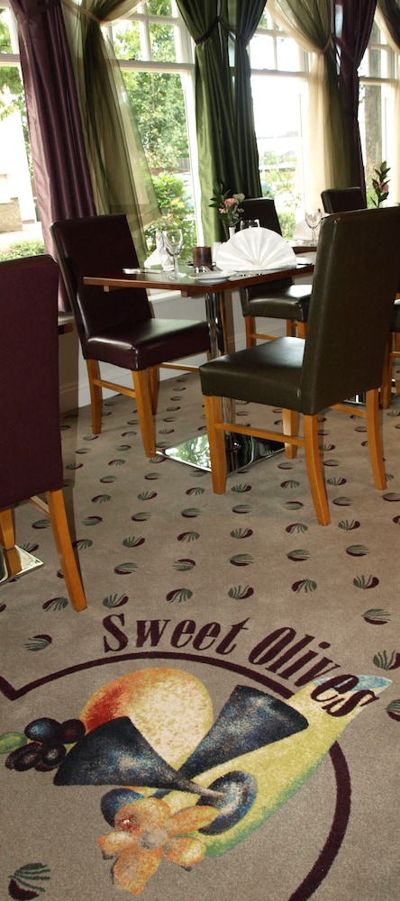 The Queensgate Hotel 1/35
