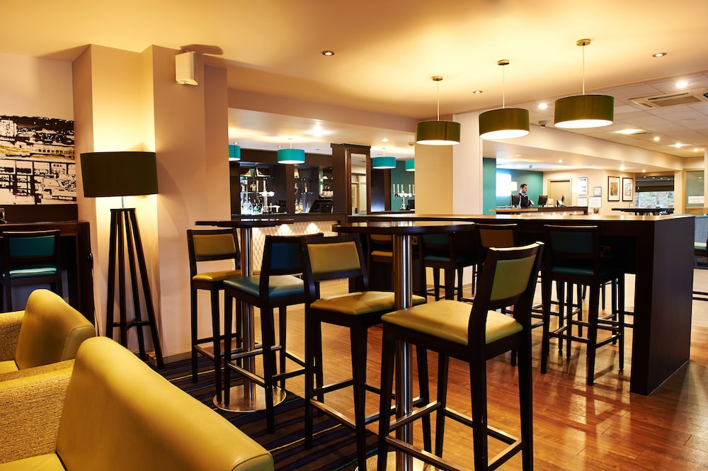 Holiday Inn Express Manchester Airport 58/74
