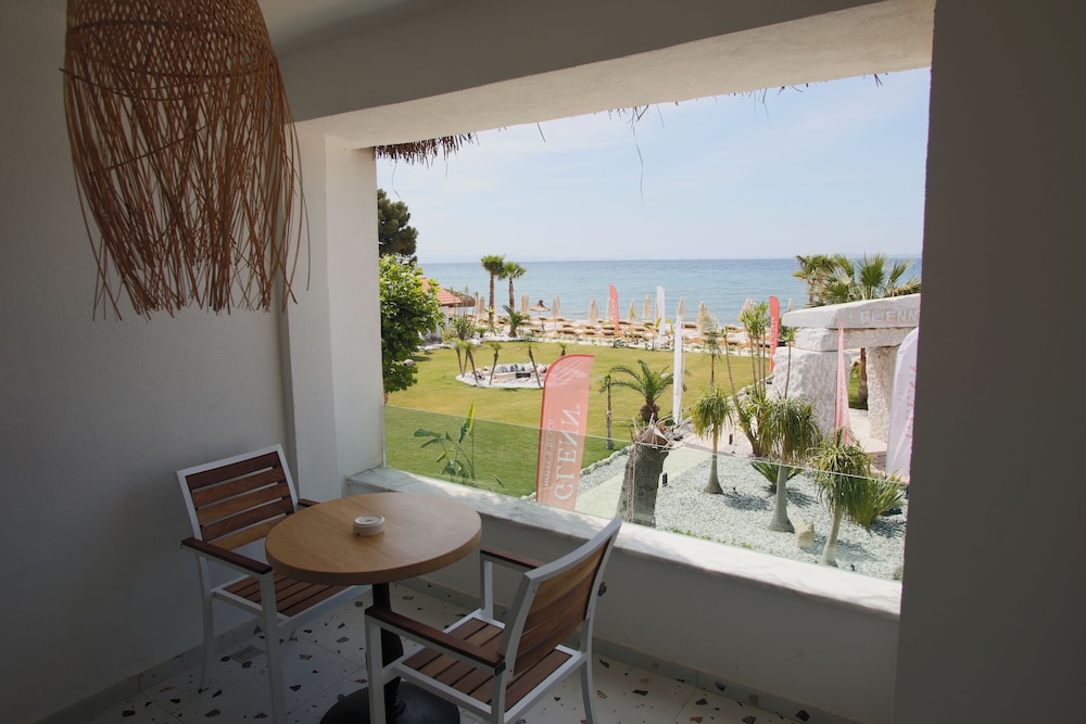 Glenn Hotel Beach 29/50