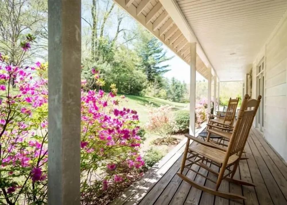 Highland Lake Inn & Resort 39/77