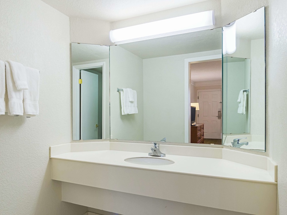 Ramada by Wyndham Westminster Denver 25/50
