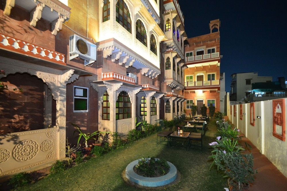 Mahal Khandela 28/32