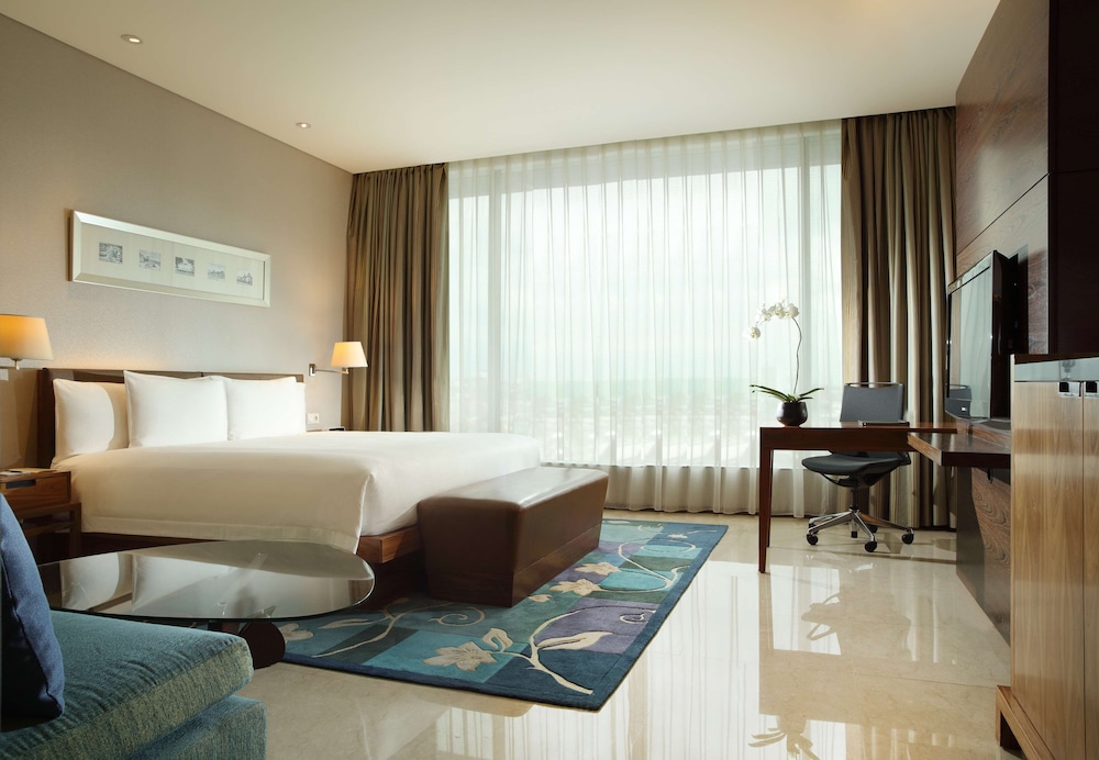 EXECUTIVE, KING BED, CLUB LOUNGE ACCESS
