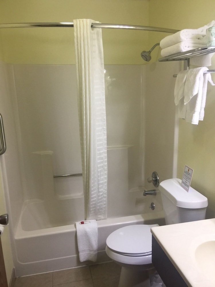 Super 8 By Wyndham Emporia 13/34