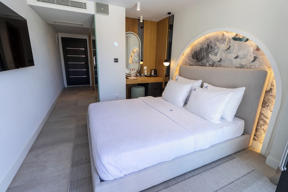 The New Mediteran Hotel Villa Edition 33/65