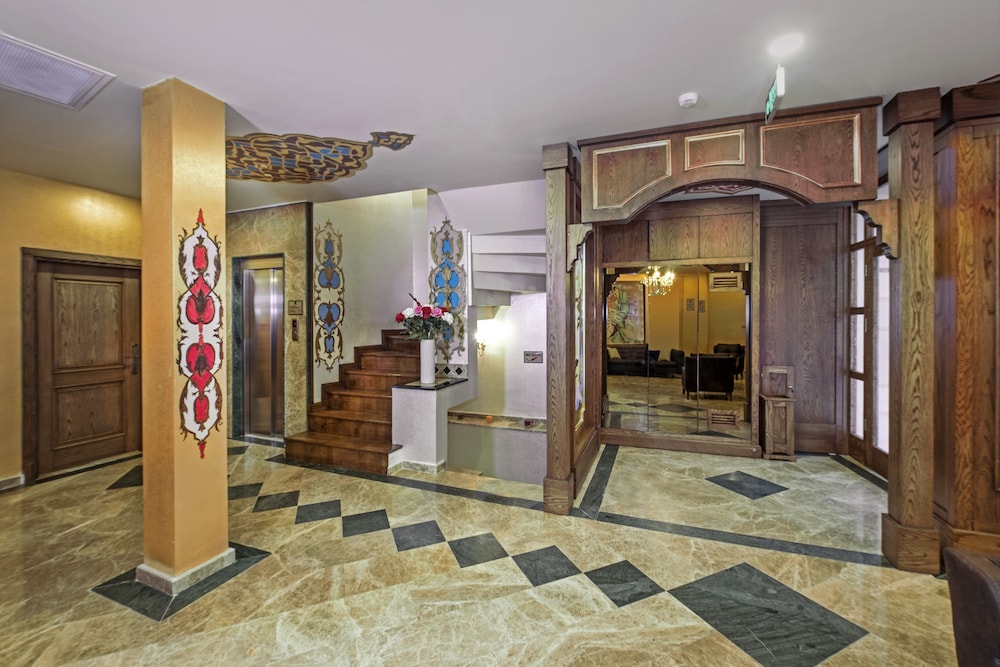 Perapolis Hotel 11/66