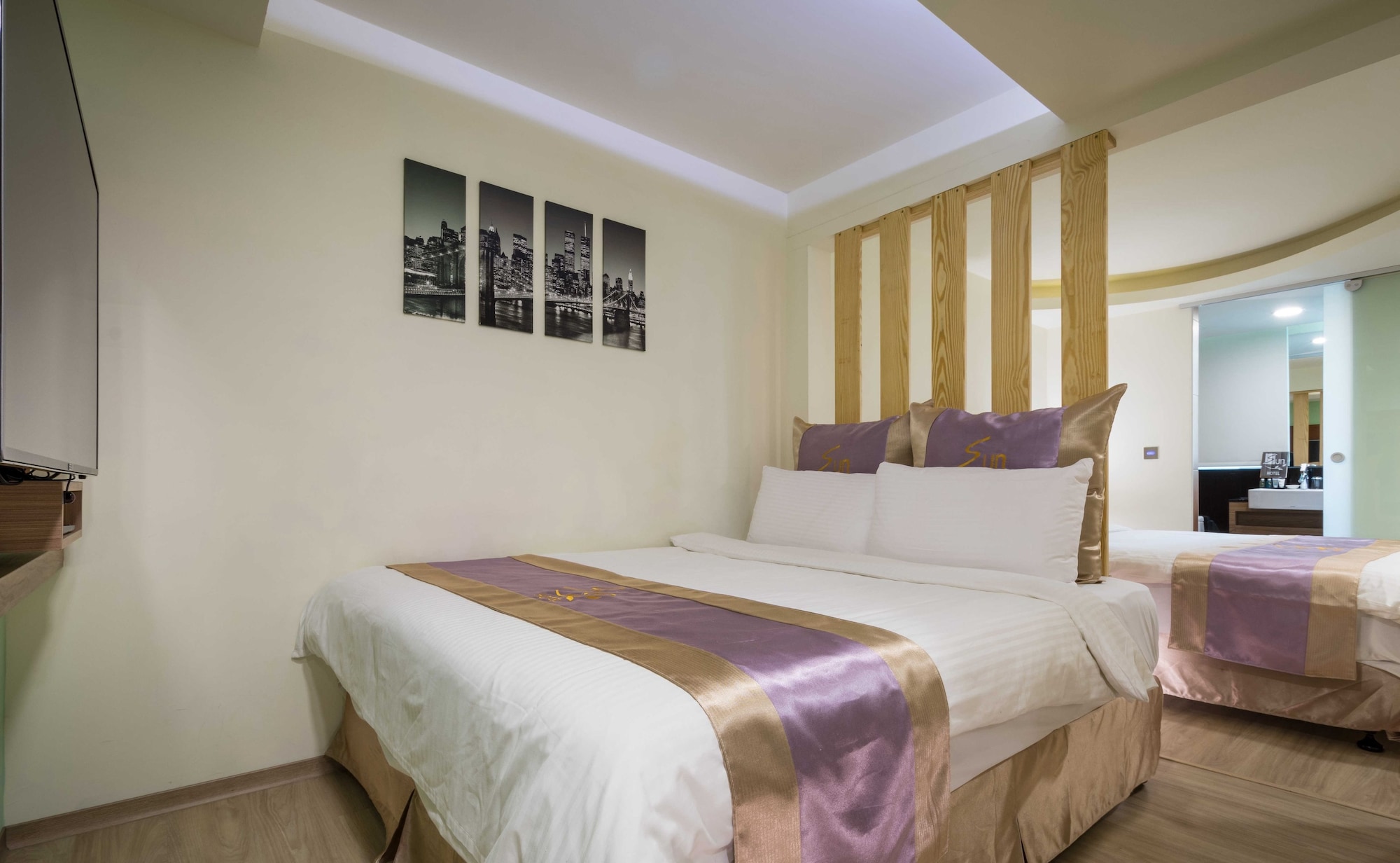 ROOM, QUADRUPLE