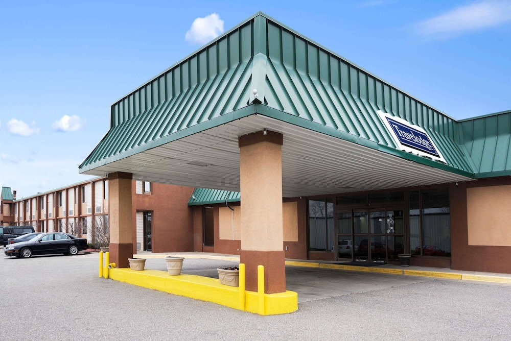 Travelodge By Wyndham Sturgis 14/17