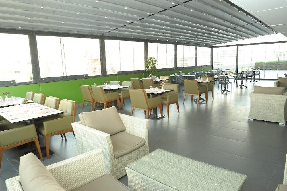 Nearport Hotel 28/34