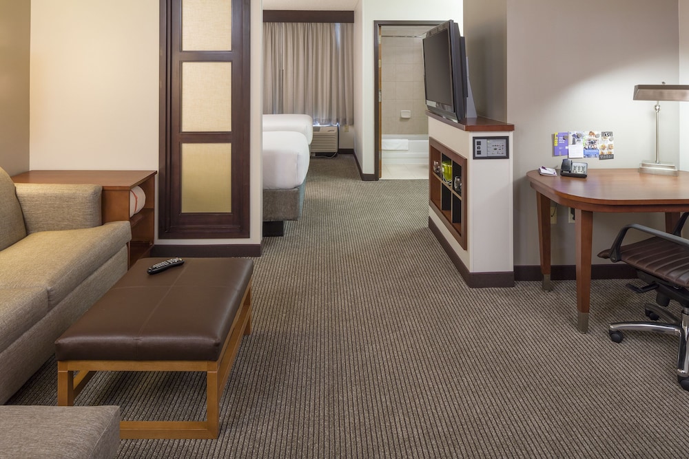 Hyatt Place San Antonio Airport - Quarry Market 26/32