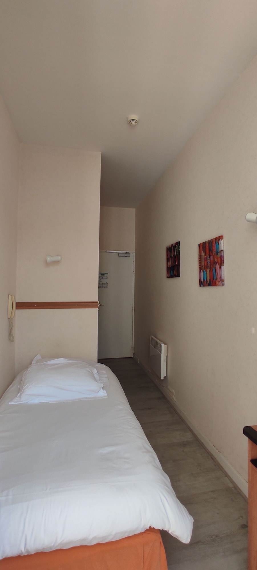 ROOM, SINGLE