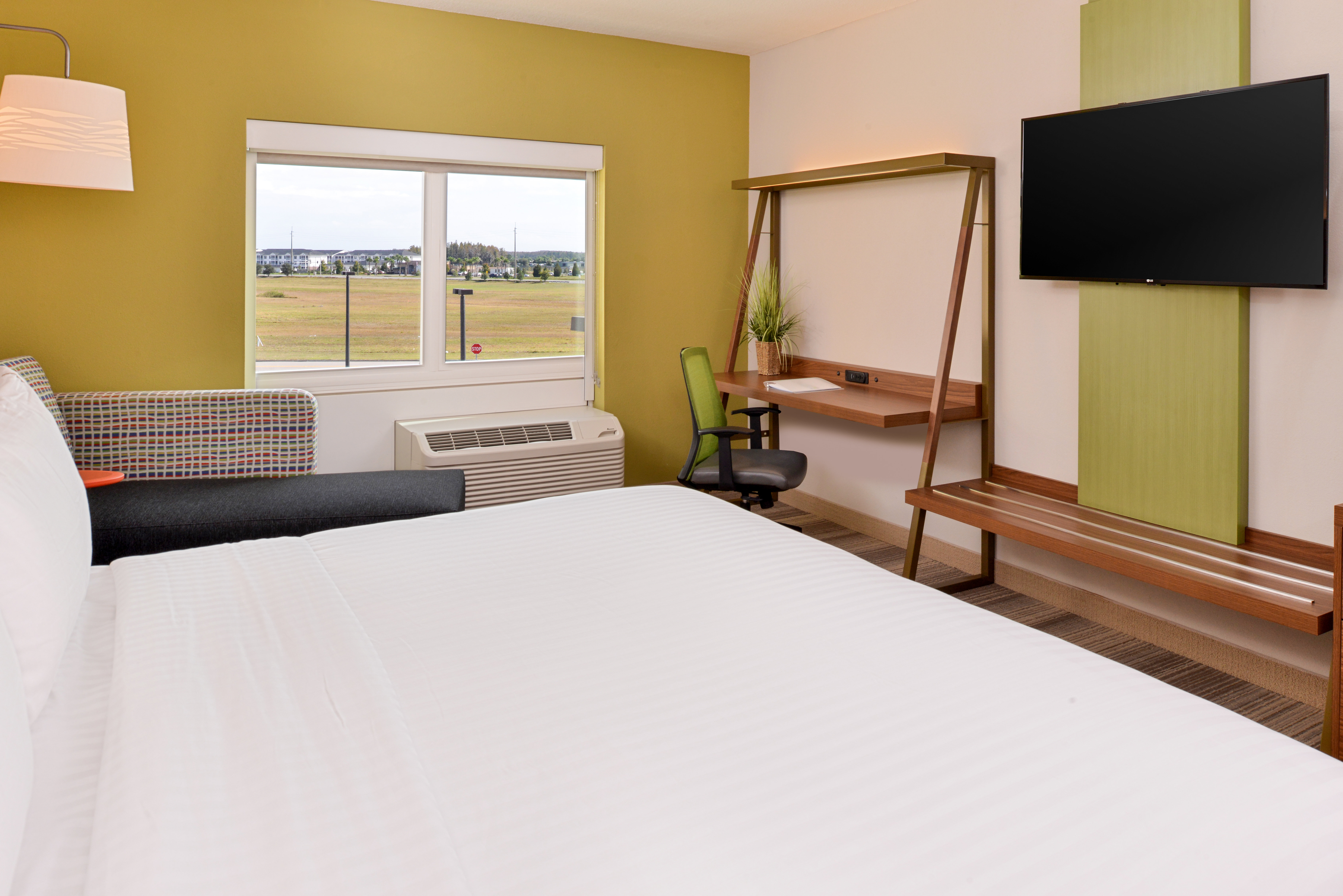 Holiday Inn Express Suites St Petersburg Seminole Area 25/74