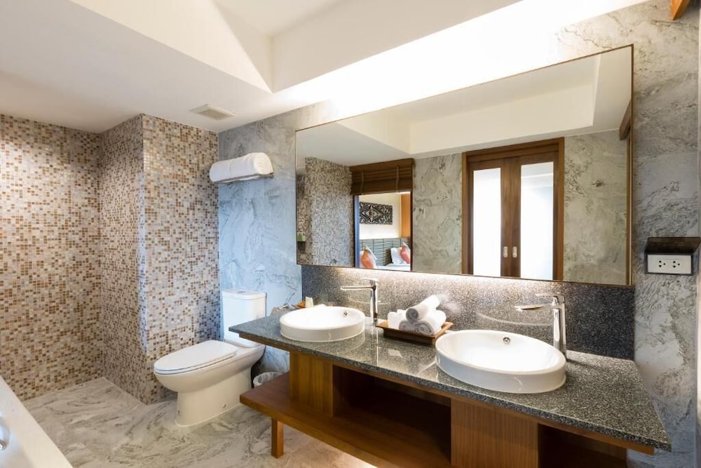 Asia Hotels Group (Poonpetch Hotel) 39/63